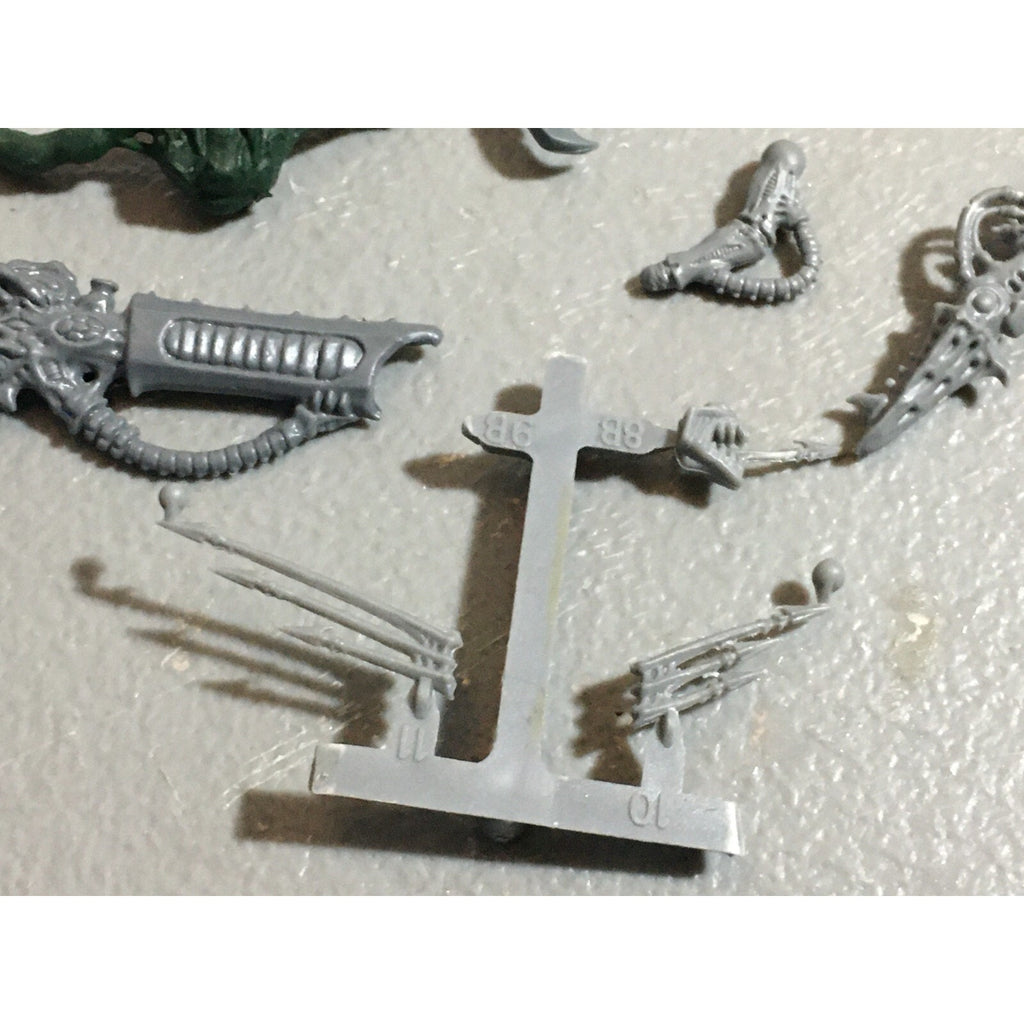 A22319 WARHAMMER 40K TYRANIDS BITS LOT MIXED GAMES WORKSHOP GW