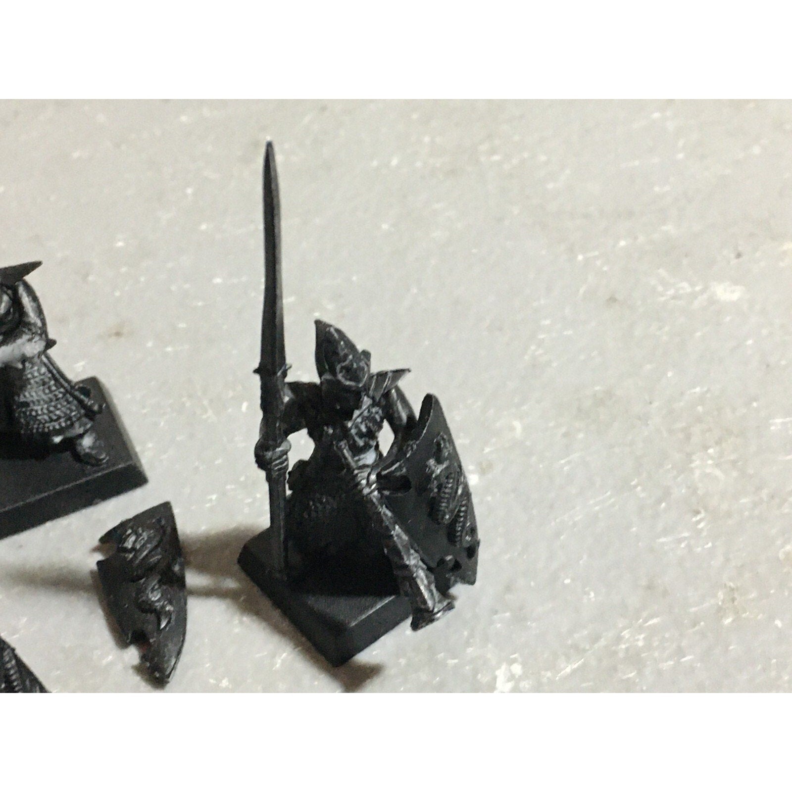 A22066 WARHAMMER FANTASY DARK ELVES INCOMPLETE SPEARMEN & COLD ONE GW