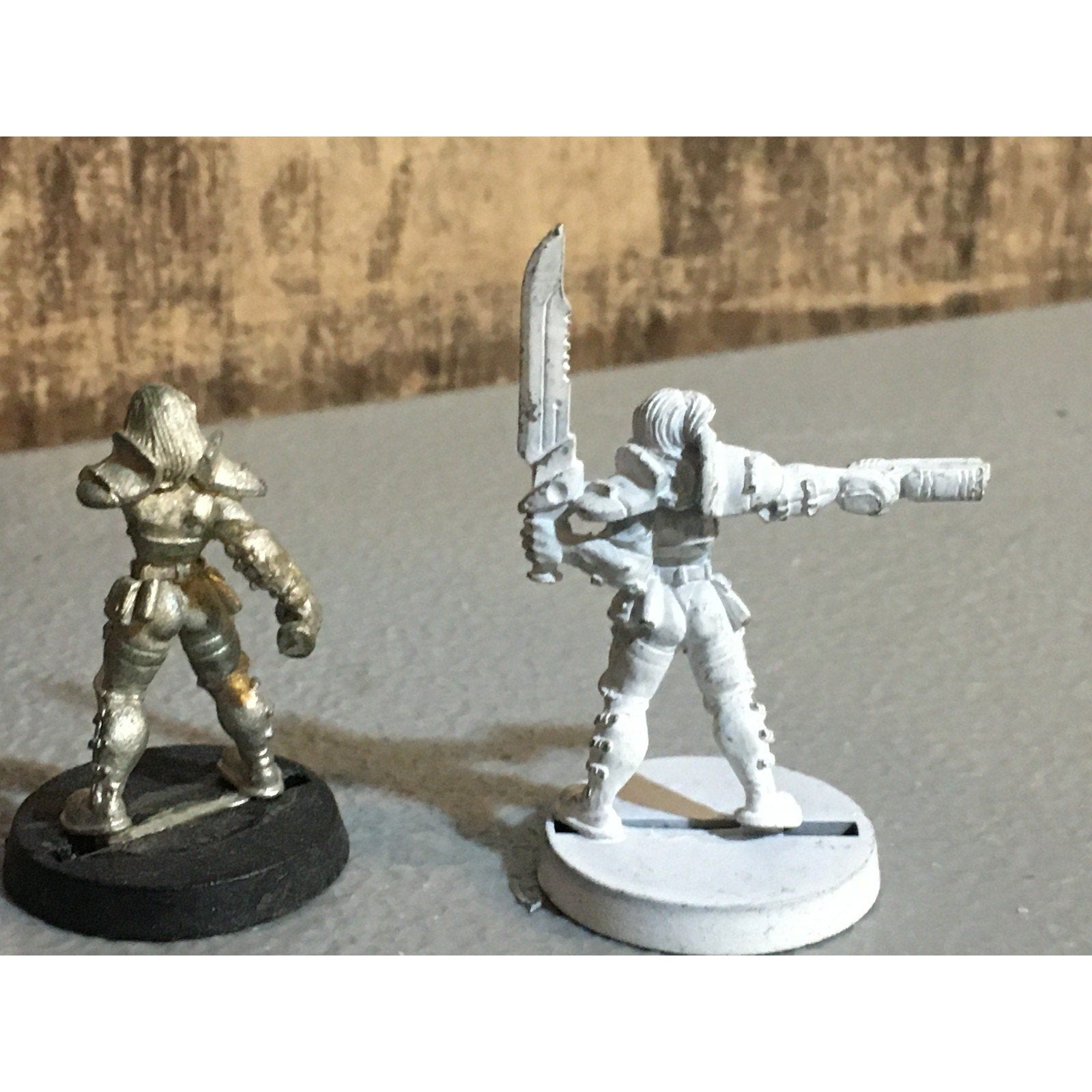 A30057 UNKNOWN METAL TABLE TOP SCI-FI FEMALE SOLDIER 1 MISS ARM WAR GAMES METAL
