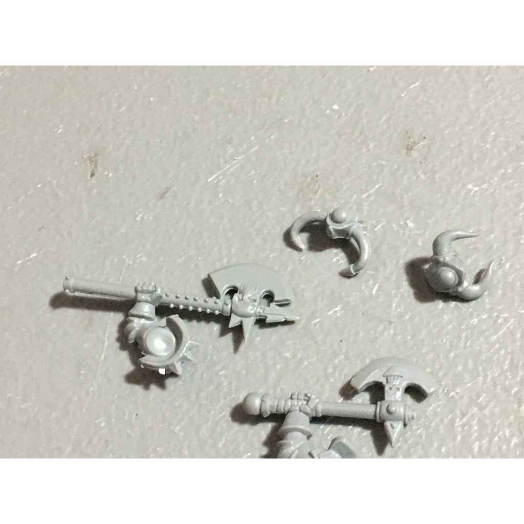 A22716 WARHAMMER FANTASY CHAOS MORTALS WARRIORS BITS LOT OOP ARMS HEADS GW