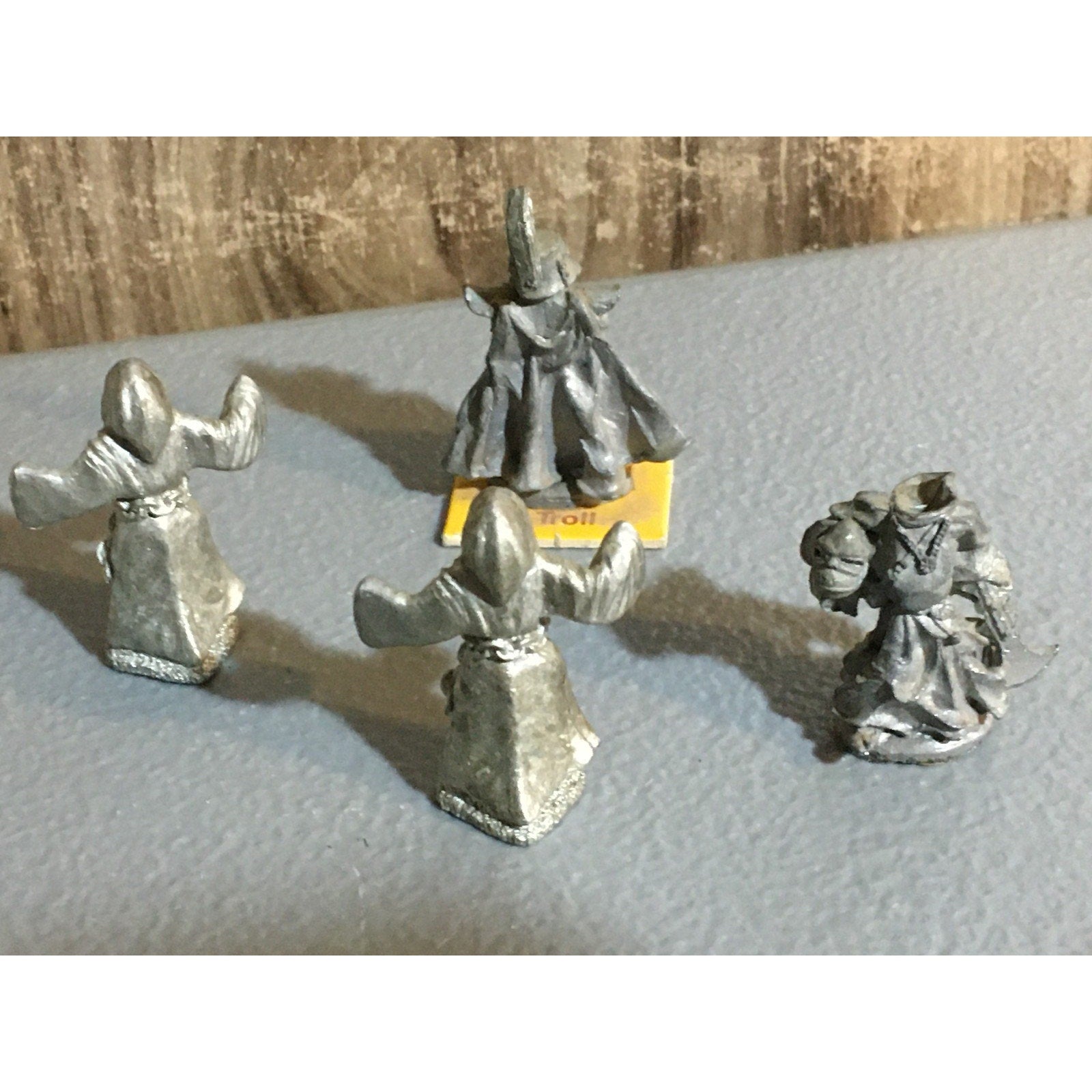 A32528 UNKNOWN METAL MINIATURES ROBED WRIATH GHOST MONK