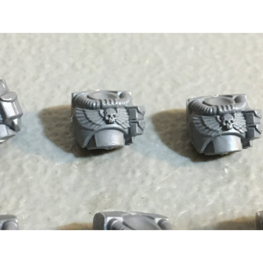 A33844 WARHAMMER 40K SPACE MARINES BITS LOT SCOUTS TORSO CHEST GW