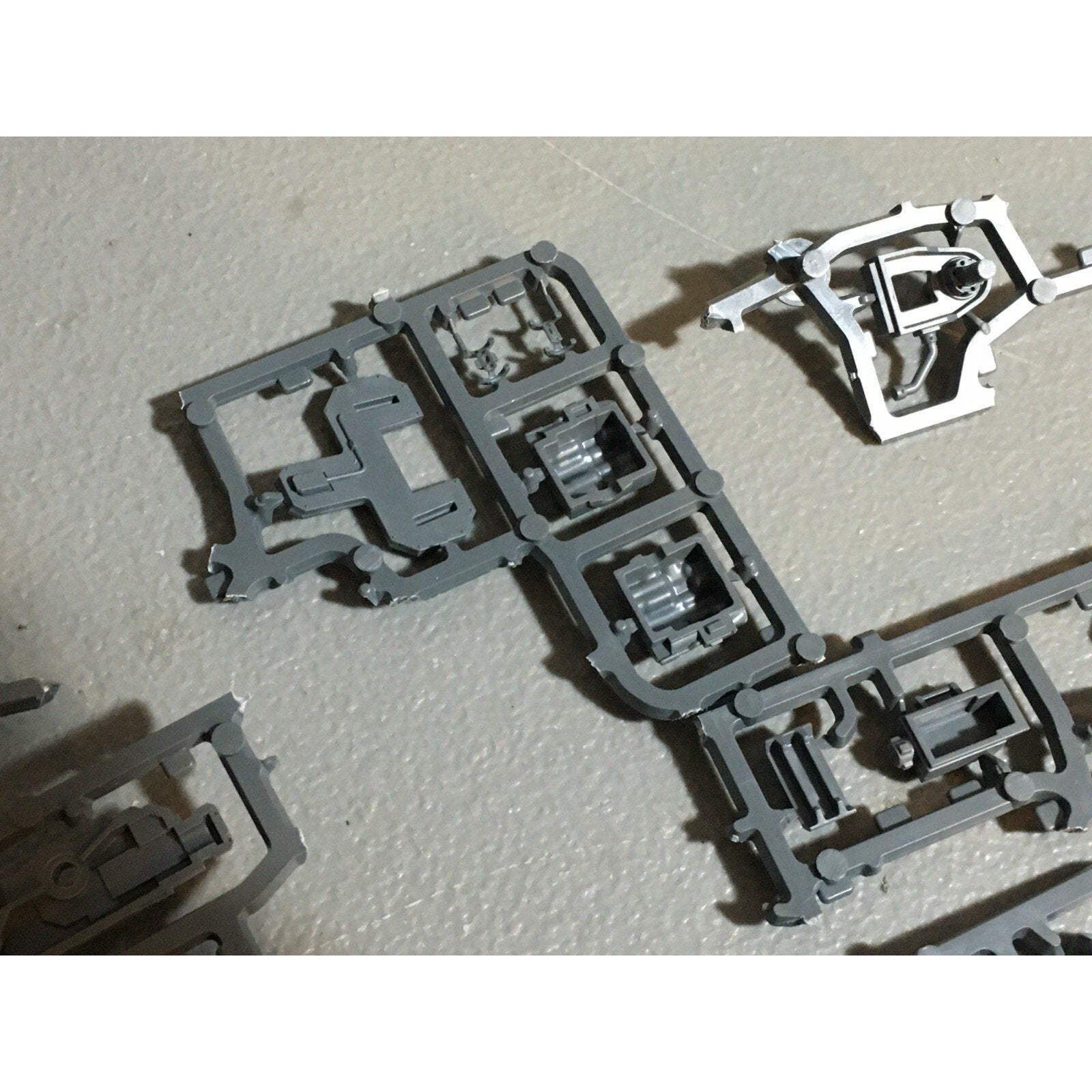 A20991 WARHAMMER 40K ASTRA IMPERIAL GUARD BITS ON SPRUE LOT SCIONS ARTILLERY