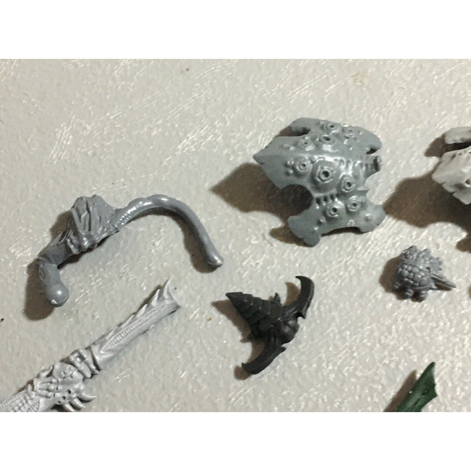 A22317 WARHAMMER 40K TYRANIDS BITS LOT MIXED GAMES WORKSHOP GW
