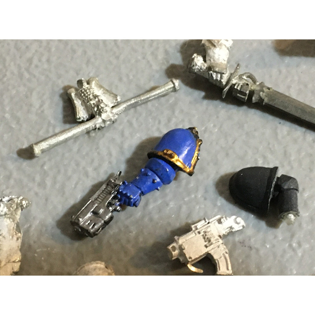 A32485 WARHAMMER 40K SPACE MARINES METAL BIT LOT PLASMA ARM HAMMER GW