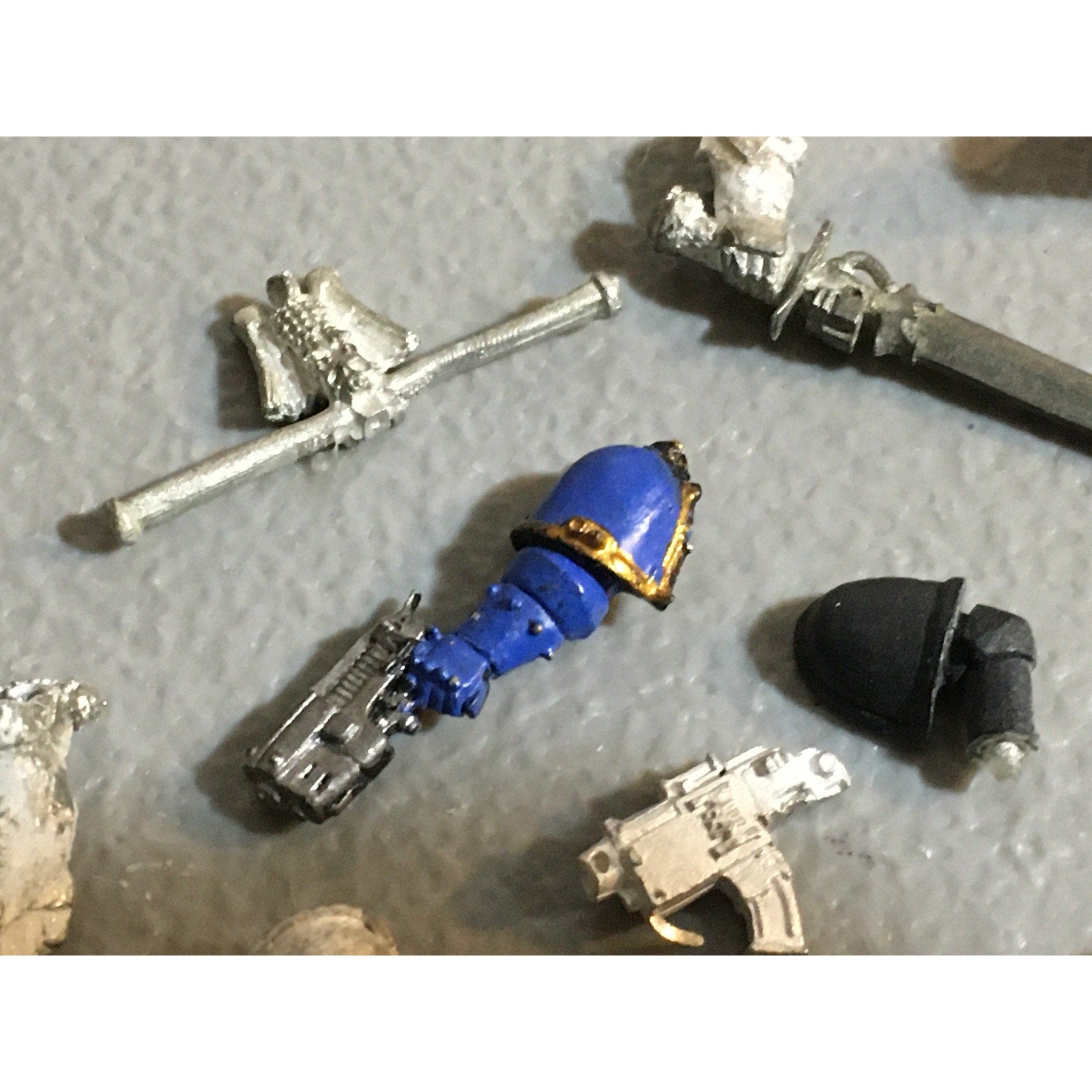 A32485 WARHAMMER 40K SPACE MARINES METAL BIT LOT PLASMA ARM HAMMER GW