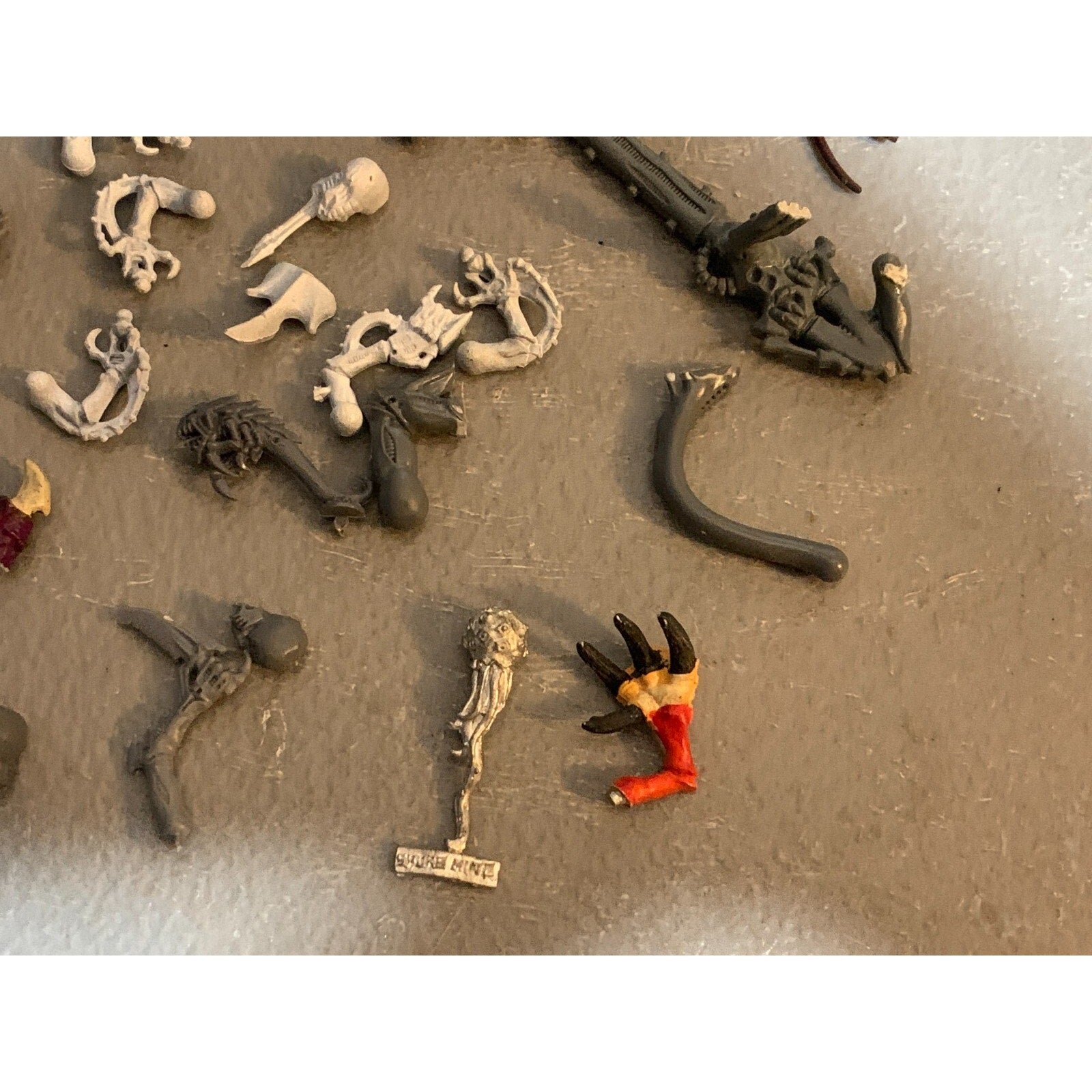 A23286 WARHAMMER 40K TYRANIDS INCOMPLETE BITS LOT SOME METAL OOP GW