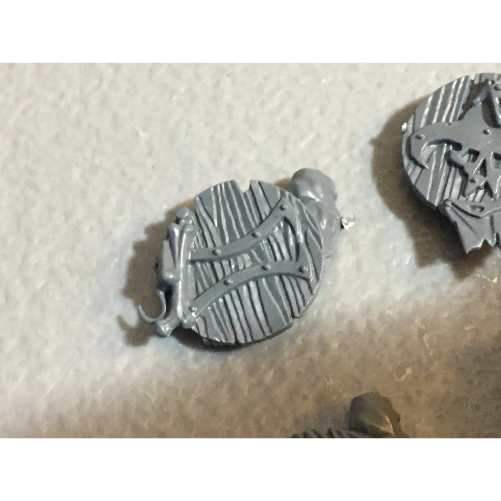 A23096 WARHAMMER FANTASY CHAOS BEASTMEN BITS LOT GOR SHIELDS GAMES WORKSHOP