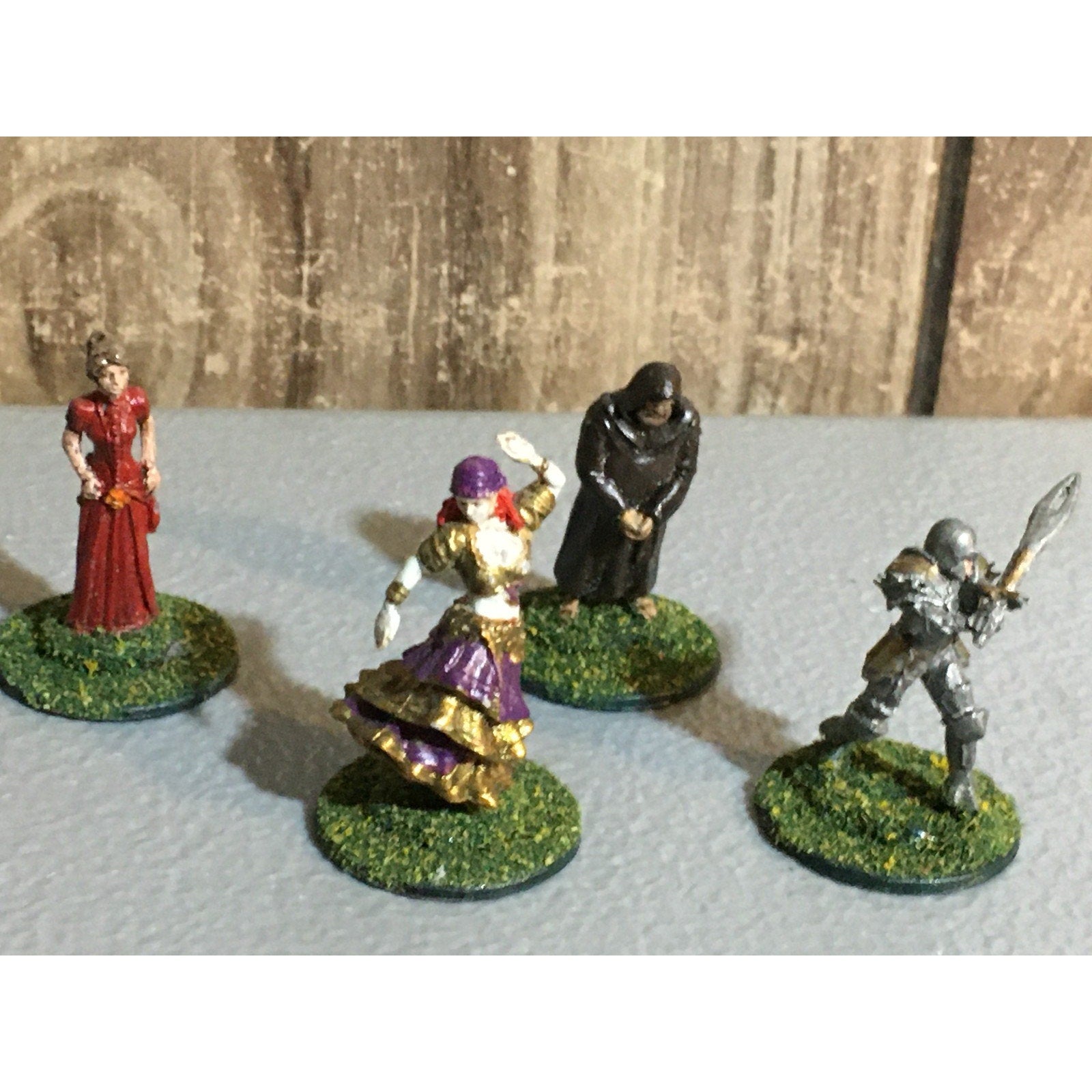 A32501 WIZARDS WIZKIDS PAIZO D&D MINIATURES PLASTIC HUMAN 4 PK PAINT BASE