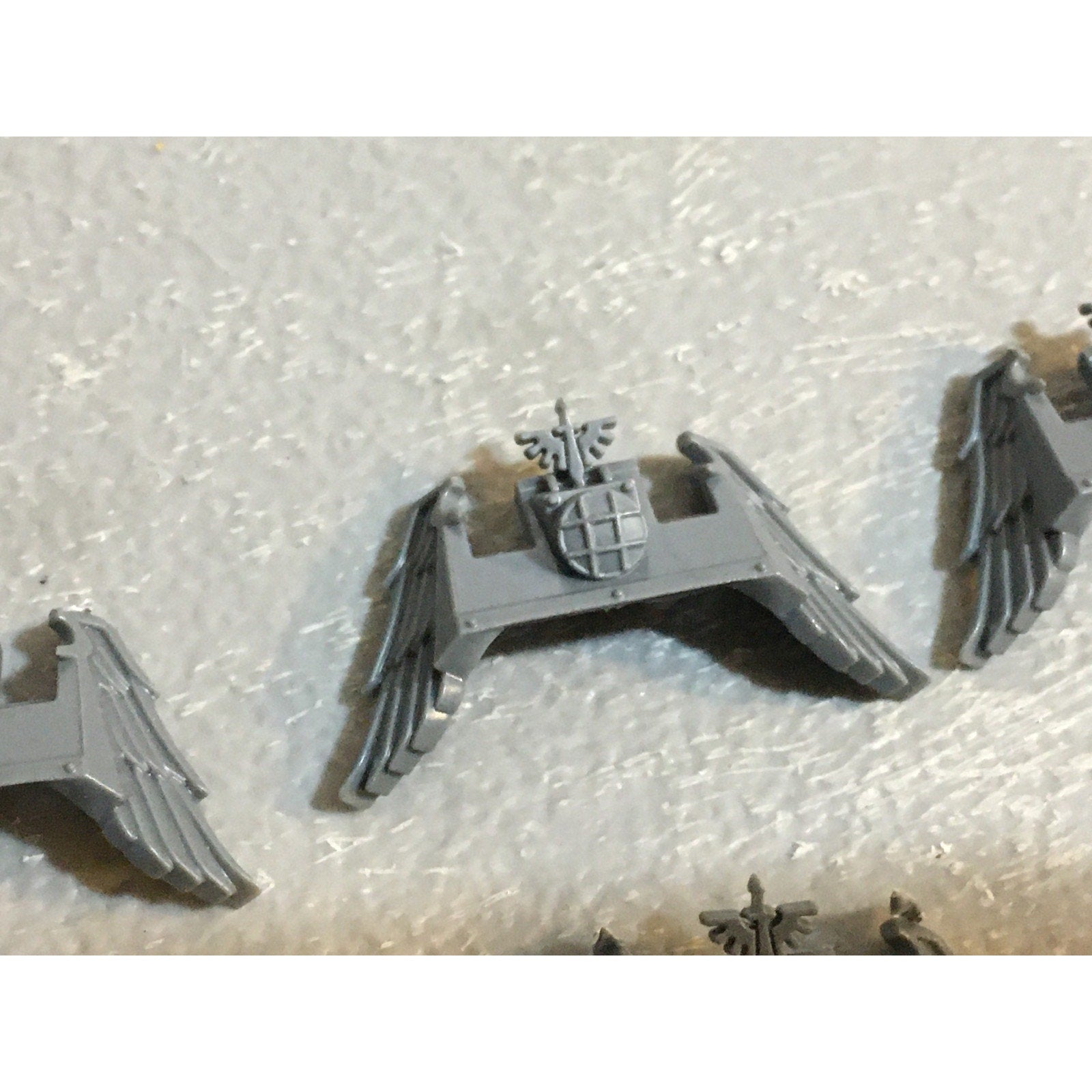 A29407 WARHAMMER 40K SPACE MARINES DARK ANGELS BITS LOT BIKE FRONT PLATES + LEGS