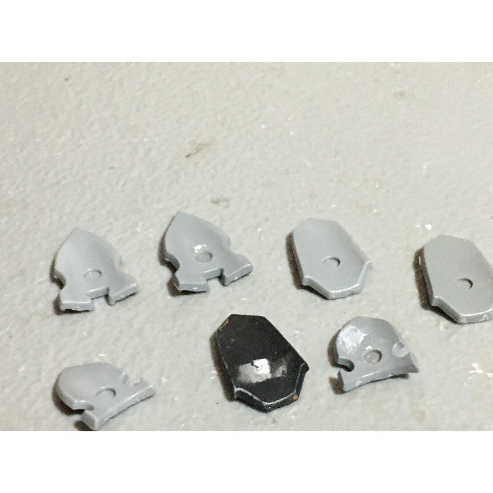 A22249 WARHAMMER FANTASY CHAOS MORTALS BITS LOT WARRIORS KNIGHTS SHIELDS GW OOP