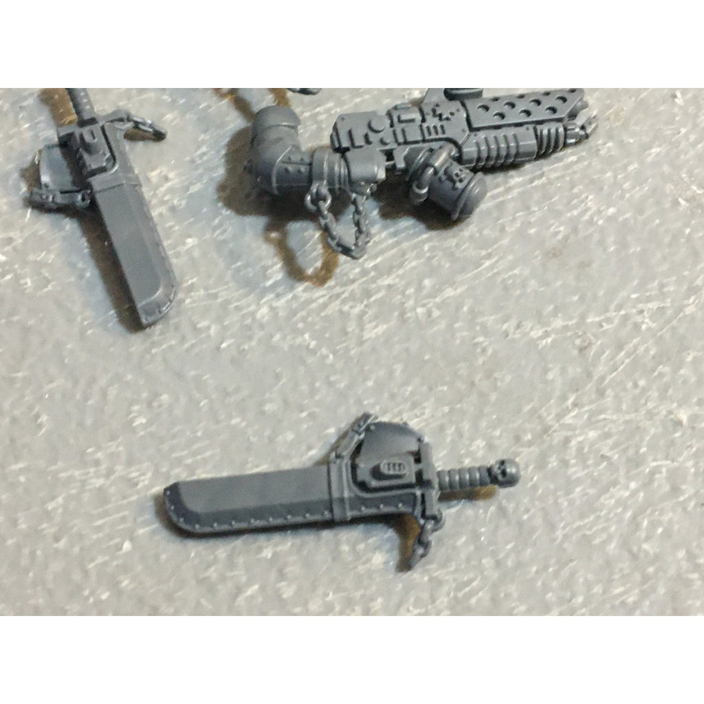 A29481 WARHAMMER 40K SPACE MARINES BLACK TEMPLARS BITS LOT BOLTER SWORD ARM GW