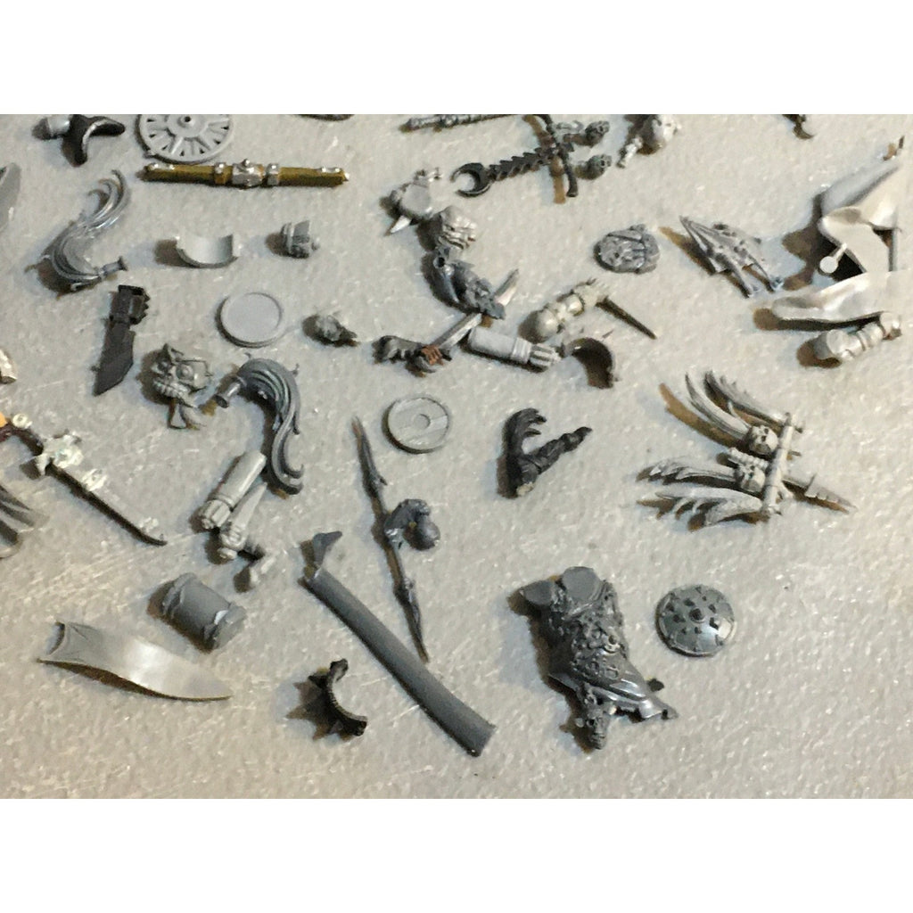 A29617 WARHAMMER FANTASY AOS MIXED BITS LOT BANNER SHIELD CLOAK GW