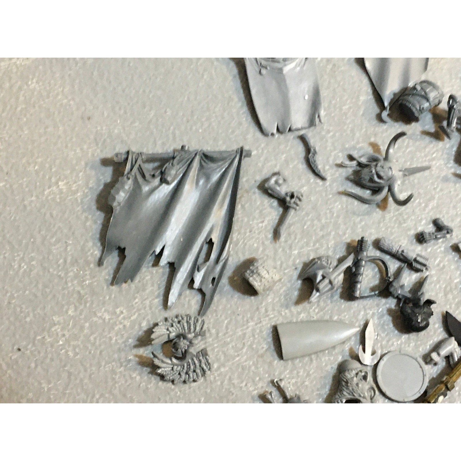A29616 WARHAMMER FANTASY AOS MIXED BITS LOT BANNER SHIELD CLOAK GW