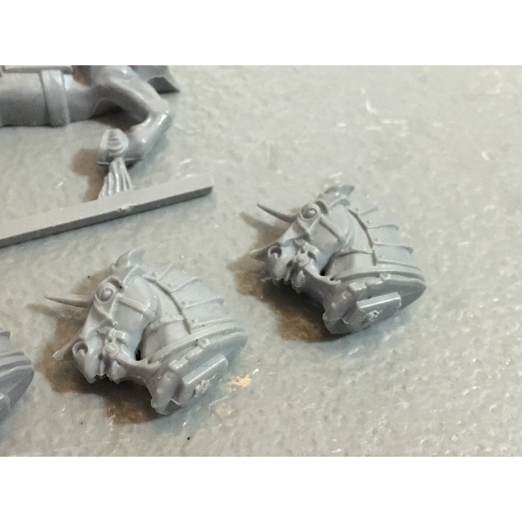 A20091 WARHAMMER FANTASY THE EMPIRE HORSE BITS LOT HEADS BODY GAMES WORKSHOP