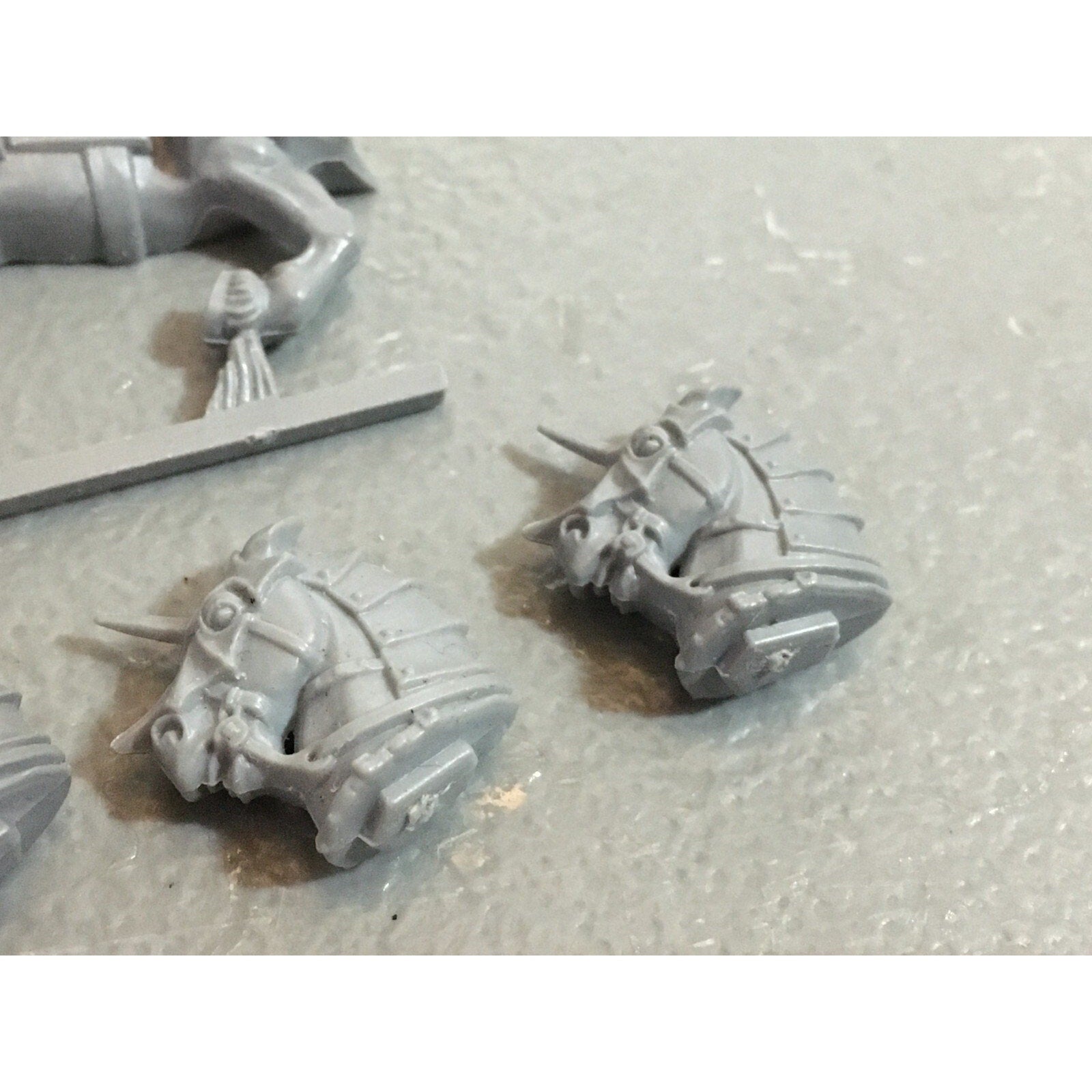 A20091 WARHAMMER FANTASY THE EMPIRE HORSE BITS LOT HEADS BODY GAMES WORKSHOP