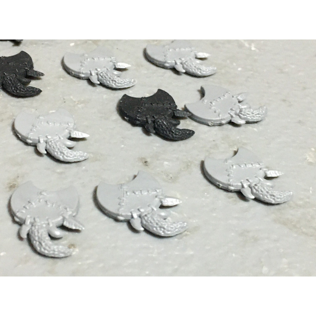 A22626 WARHAMMER FANTASY ORCS & GOBLINS BITS LOT GOBLIN SHIELD GAMES WORKSHOP GW