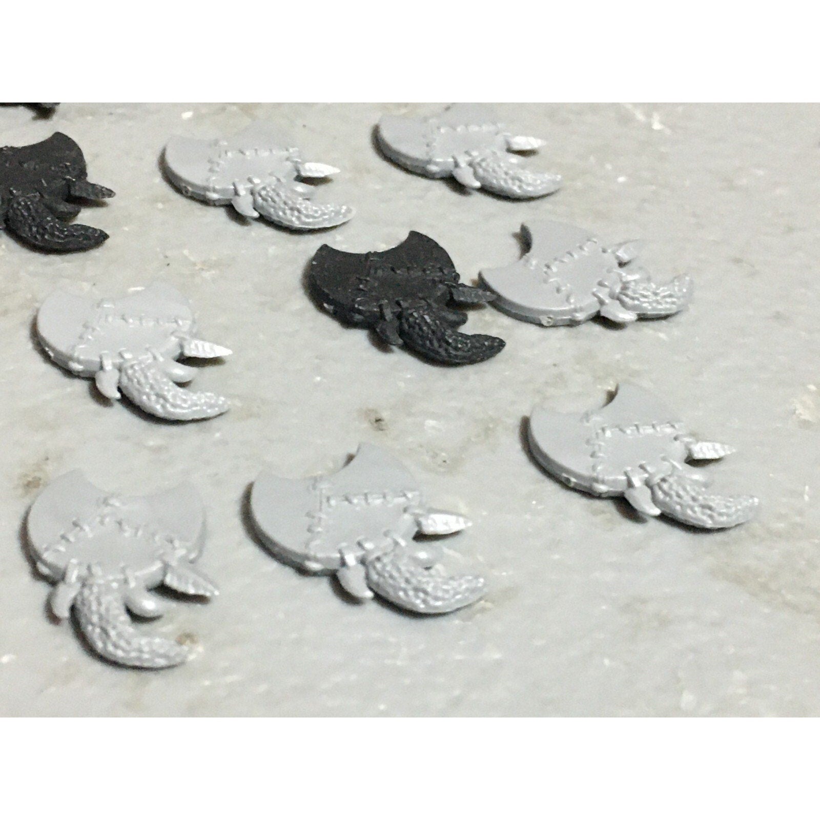 A22626 WARHAMMER FANTASY ORCS & GOBLINS BITS LOT GOBLIN SHIELD GAMES WORKSHOP GW