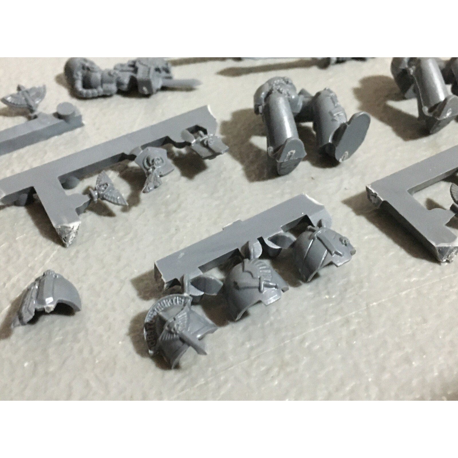 A19888 WARHAMMER 40K DARK ANGELS BITS LOT TERMINATOR LEGS SHOULDER PADS