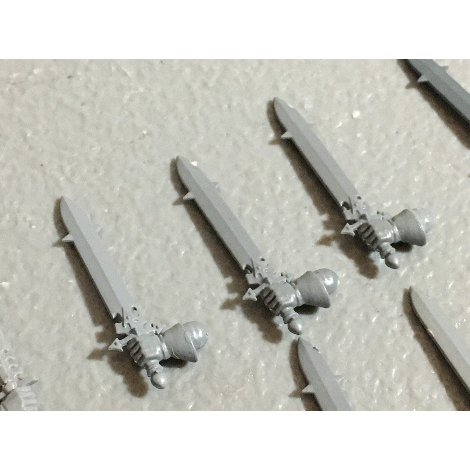 A22218 WARHAMMER FANTASY CHAOS MORTALS BITS LOT SWORD HANDS GAMES WORKSHOP