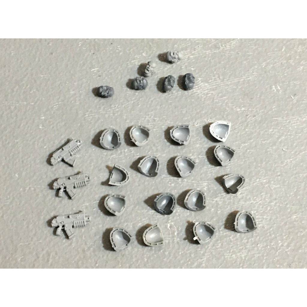 A23084 WARHAMMER 40K SPACE MARINES BITS LOT MIXED SHOULDER HEADS GAMES WORKSHOP