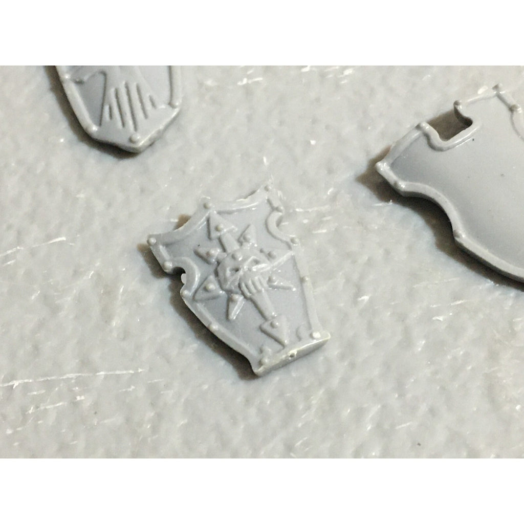A23068 WARHAMMER FANTASY CHAOS MORTALS BITS LOT WARRIORS OOP SHIELDS GW