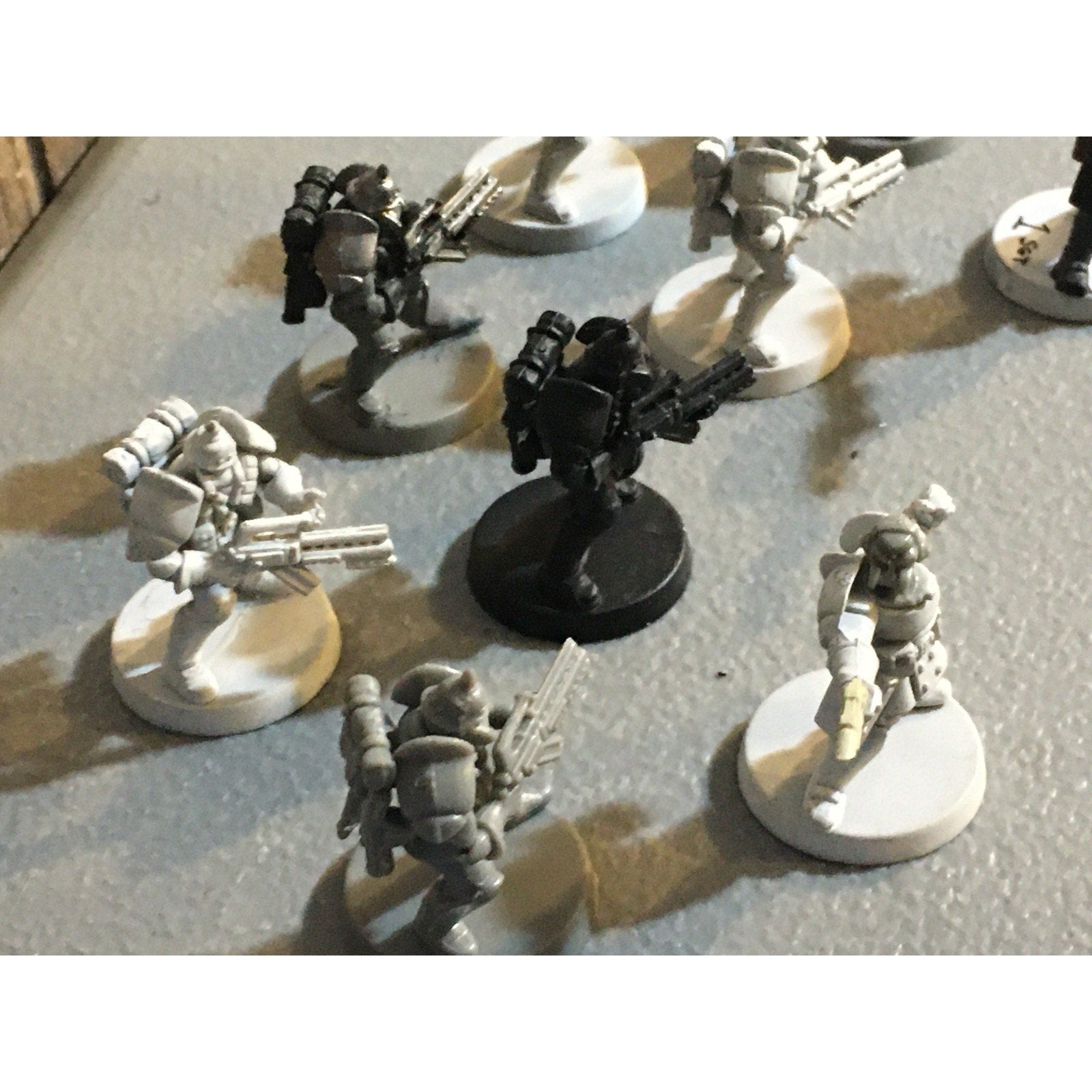 A30064 UNKNOWN TABLE TOP SCI-FI POWER ARMOR SOLDIERS 9 PK MISS 1 ARM WAR GAMES