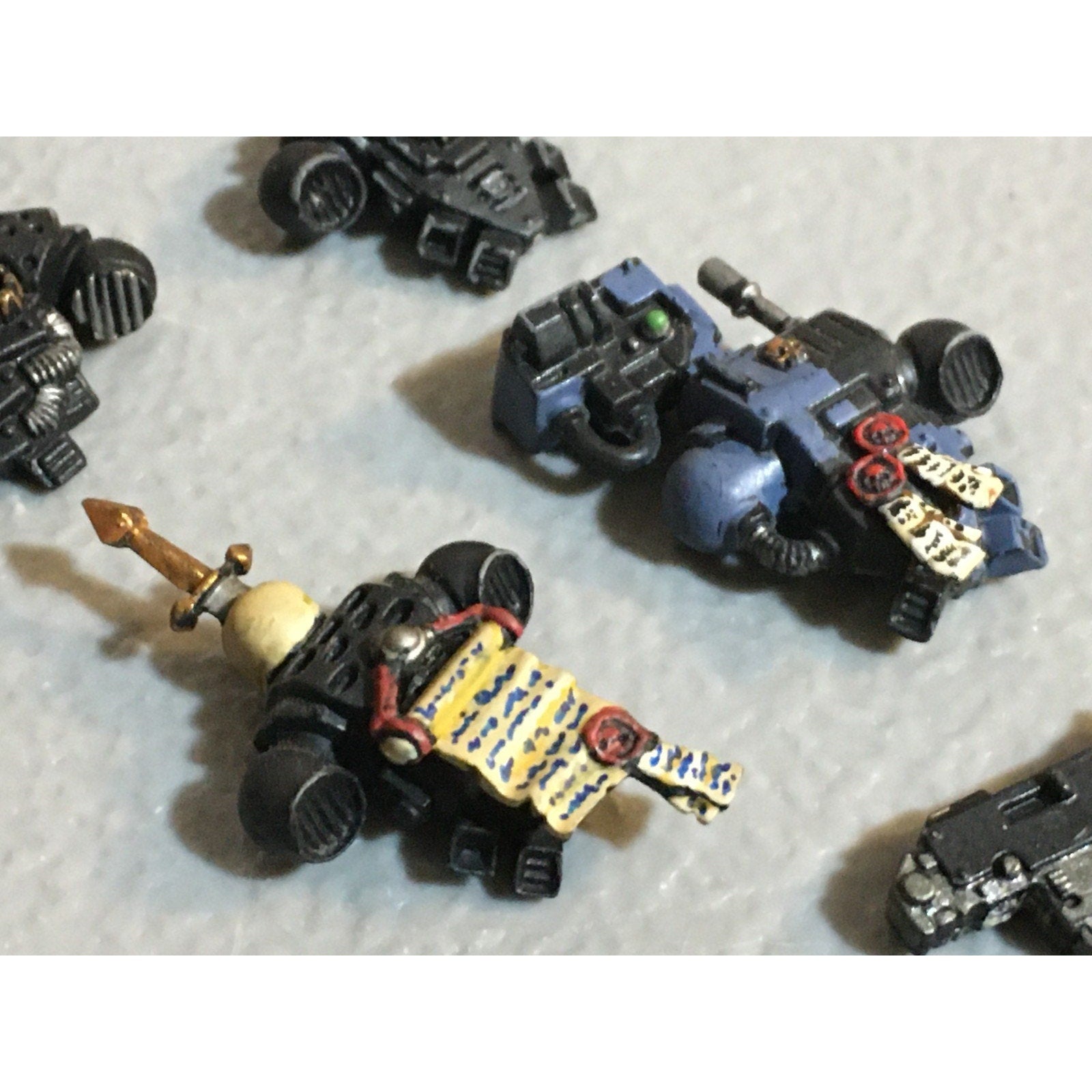 A25109 WARHAMMER 40K SPACE MARINES PAINTED BITS LOT BACKPACKS BOLTERS GW