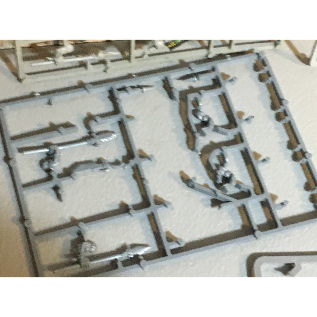 A33696 WARHAMMER FANTASY ORCS & GOBLINS BITS ON SPRUE LOT ORC BOYZ GW