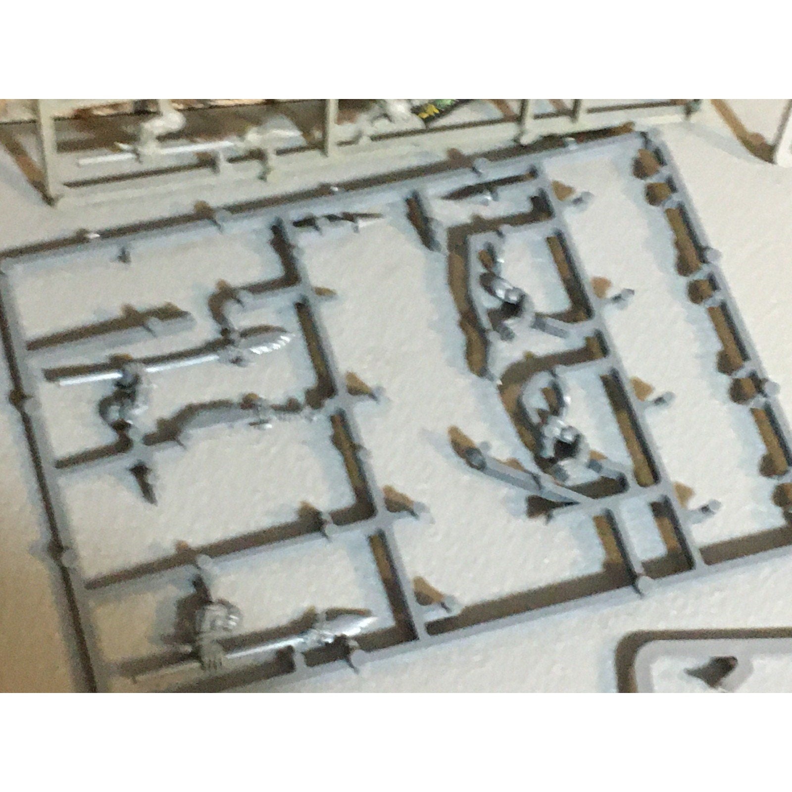A33696 WARHAMMER FANTASY ORCS & GOBLINS BITS ON SPRUE LOT ORC BOYZ GW