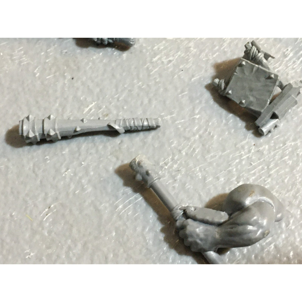 A23432 WARHAMMER FANTASY OGRE KINGDOMS BITS LOT MIXED HEADS PLATES GW