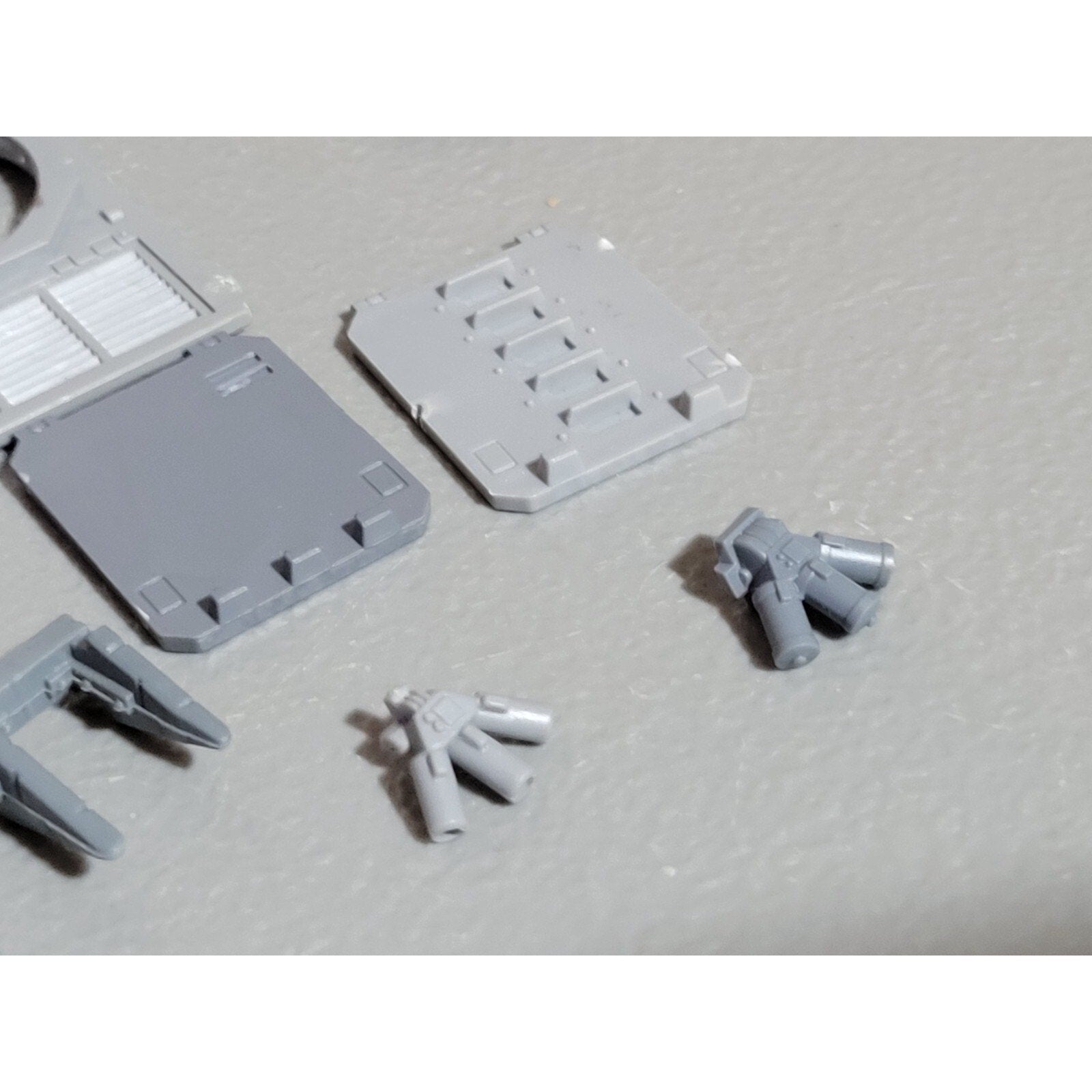 A18904 WARHAMMER 40K SPACE MARINES BITS LOT TANK VEHICLE RHINO RAZORBACK PRED