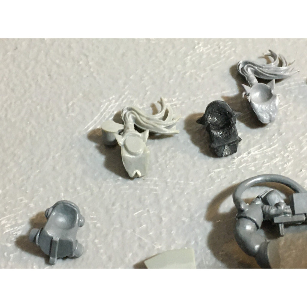 A23239 WARHAMMER 40K SPACE ORKS BITS LOT ARMS HEADS GAMES WORKSHOP GW