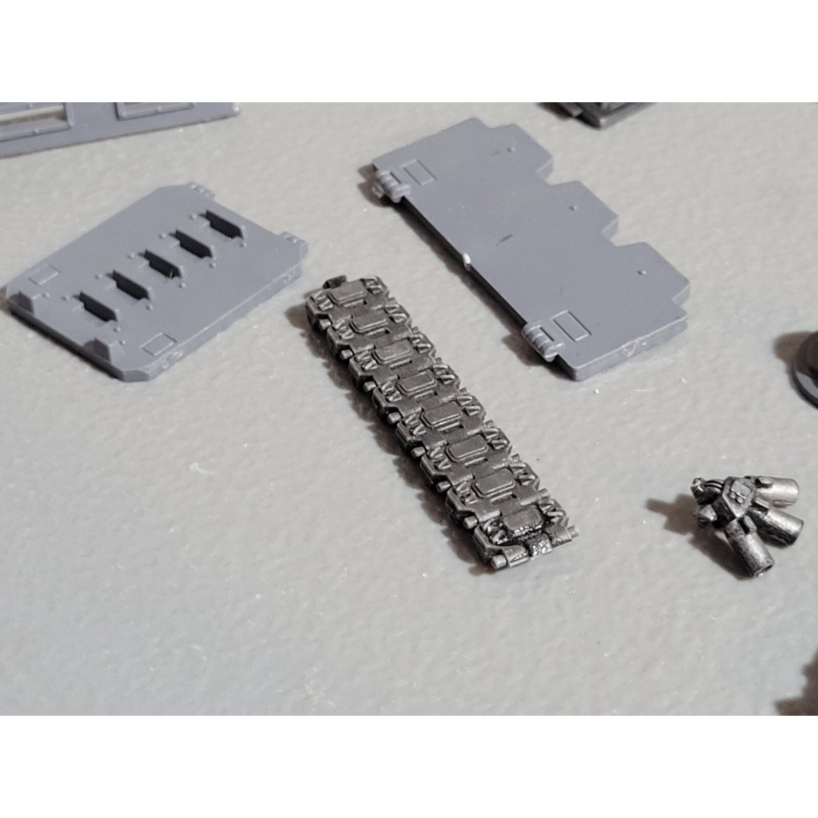 A18905 WARHAMMER 40K SPACE MARINES BITS LOT TANK VEHICLE RHINO RAZORBACK PRED