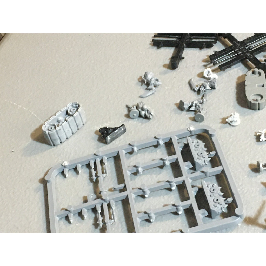 A23527 EPIC 40K BITS LOT INCOMPLETE SOME METAL WARMASTER W MOVEMENT STICKS