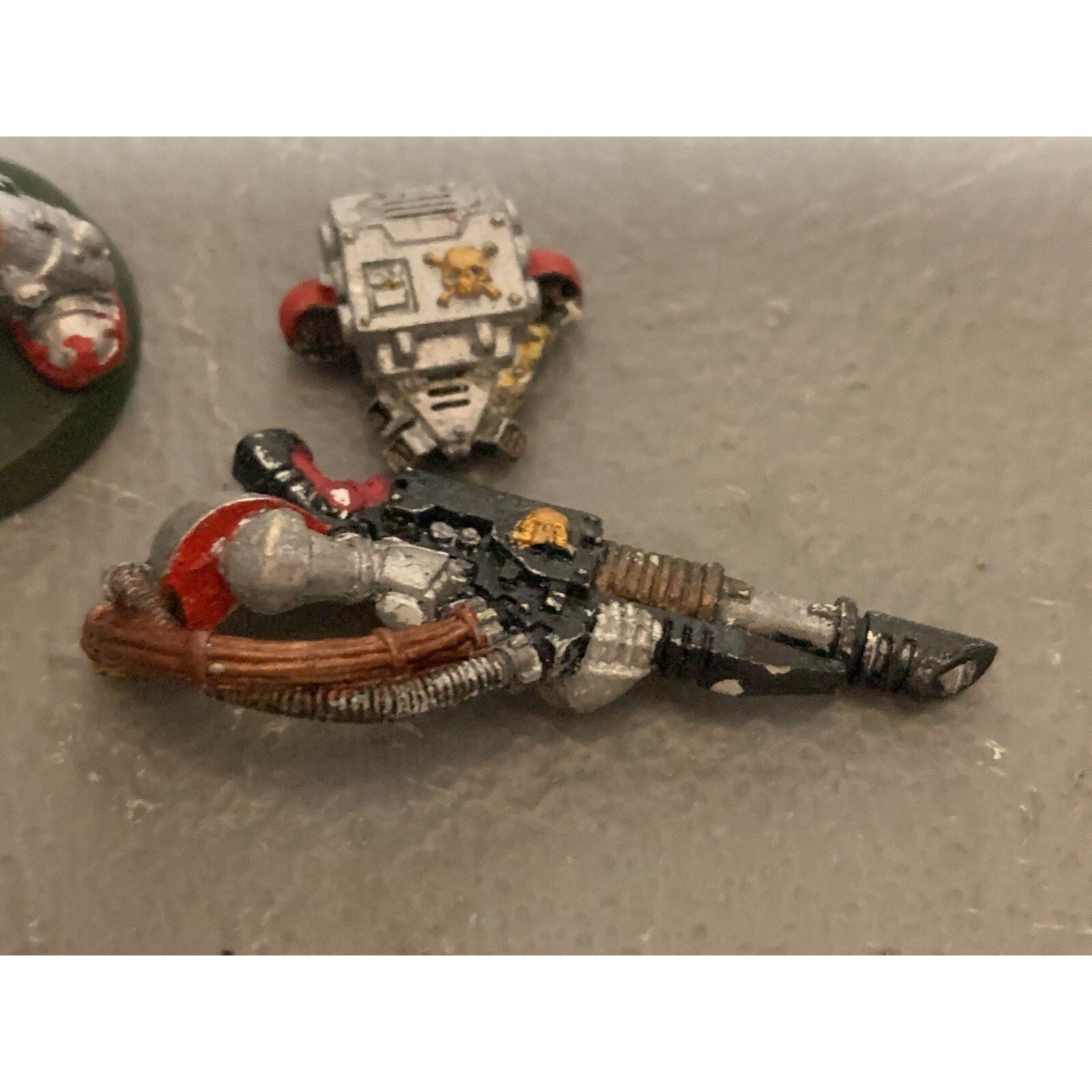 A23309 WARHAMMER 40K SPACE MARINES METAL BITS LOT HEAVY DARK ANGELS SHOULDER PAD