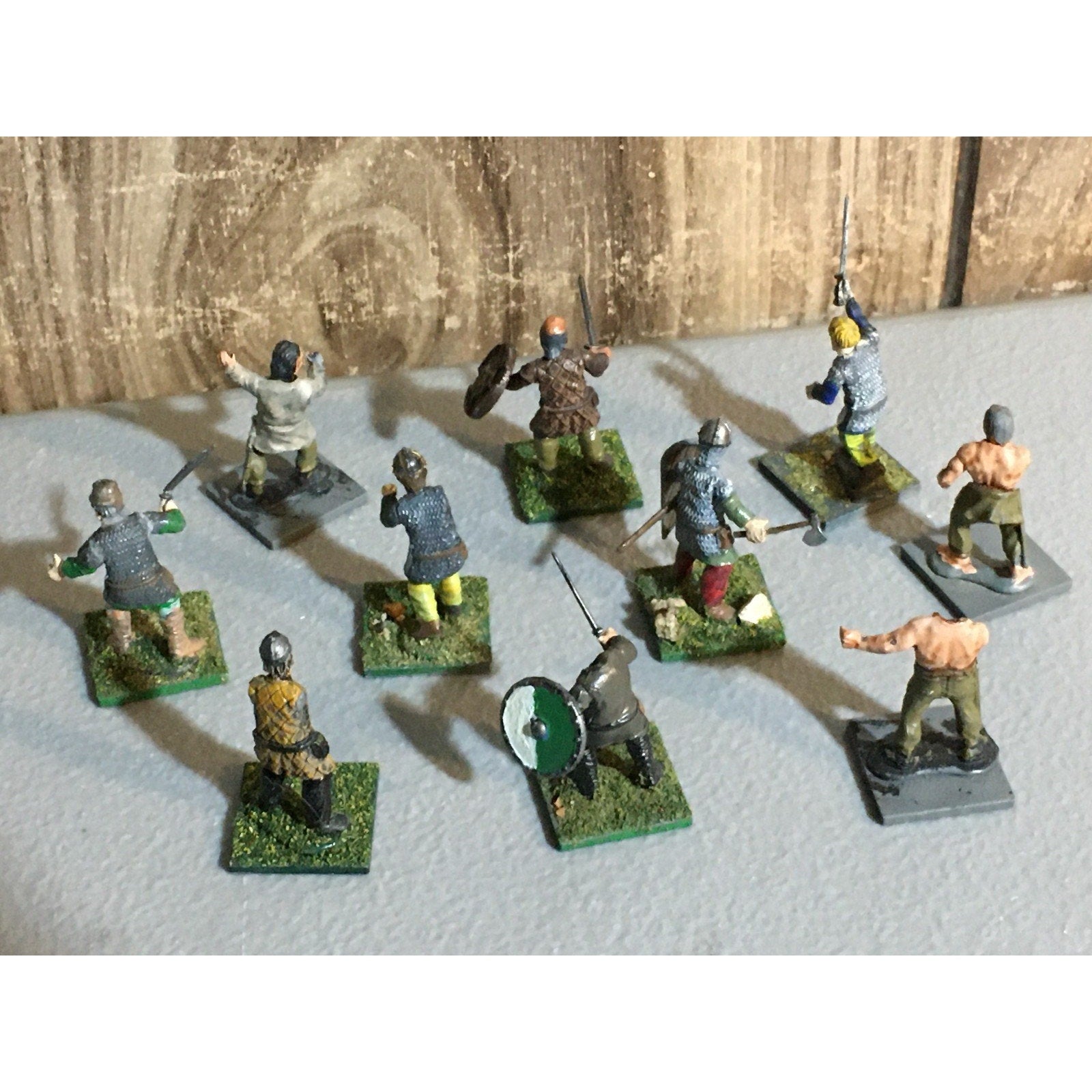A32498 UNKNOWN PLASTIC MINIATURES INCOMPLETE LOT FANTASY HUMAN WARRIOR SOLDIER