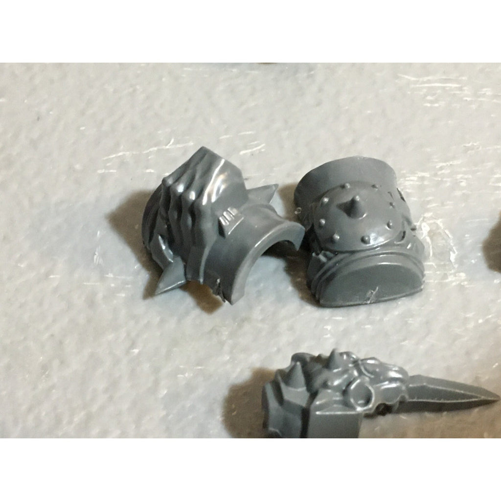 A23235 WARHAMMER FANTASY CHAOS BEASTMEN BITS LOT MINOTAUR HANDS ARMS GW