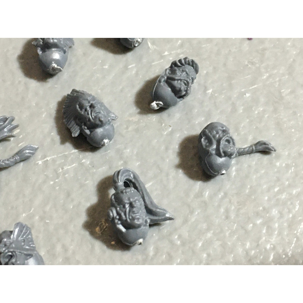 A22545 WARHAMMER 40K SPACE MARINES WOLVES BITS LOT HEADS GAMES WORKSHOP GW