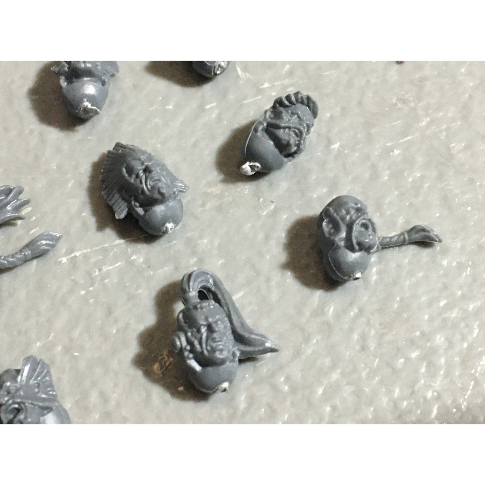 A22545 WARHAMMER 40K SPACE MARINES WOLVES BITS LOT HEADS GAMES WORKSHOP GW