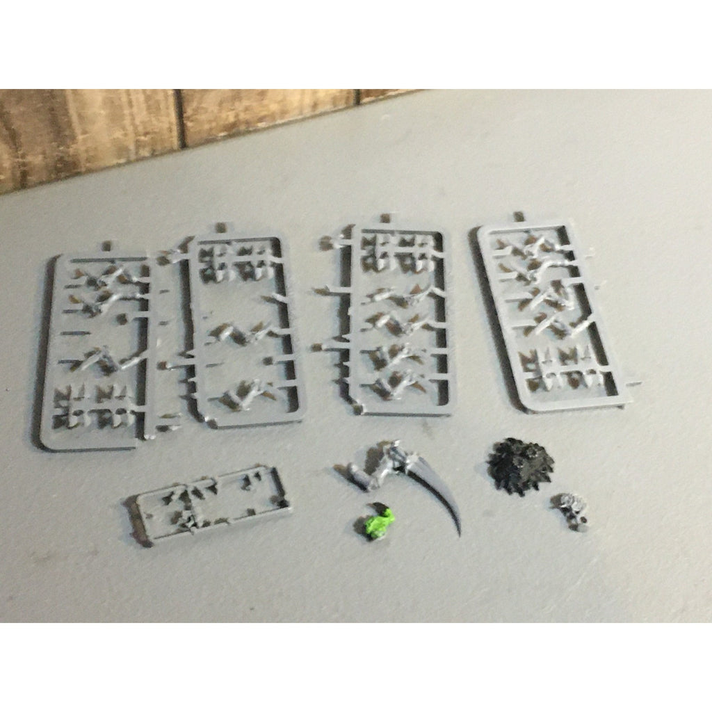 A32820 WARHAMMER 40K TYRANIDS BITS LOT SCYTHING TALONS EXTRA CARAPACE GW