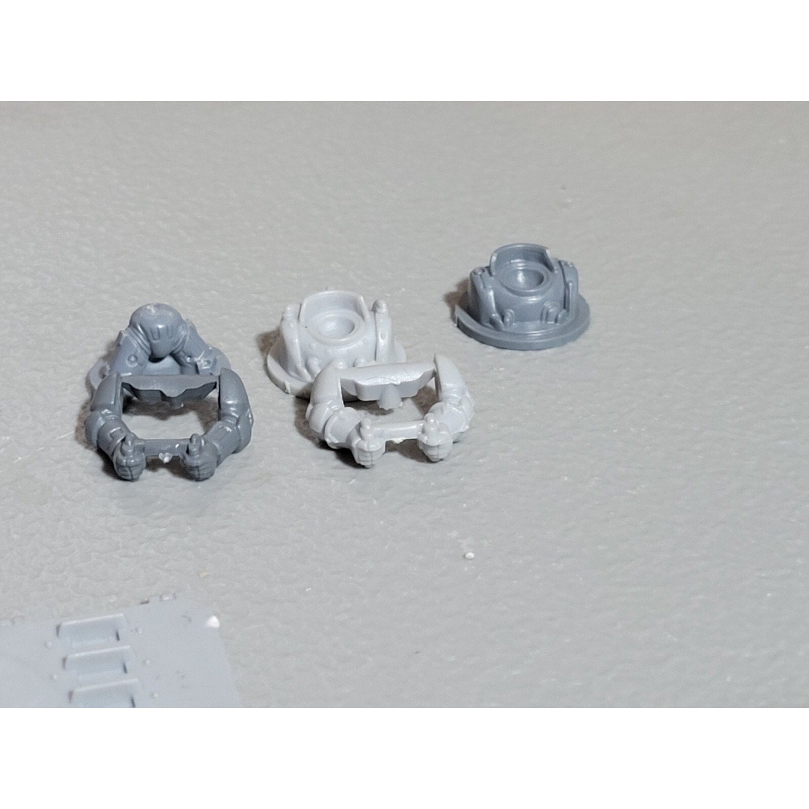 A18904 WARHAMMER 40K SPACE MARINES BITS LOT TANK VEHICLE RHINO RAZORBACK PRED