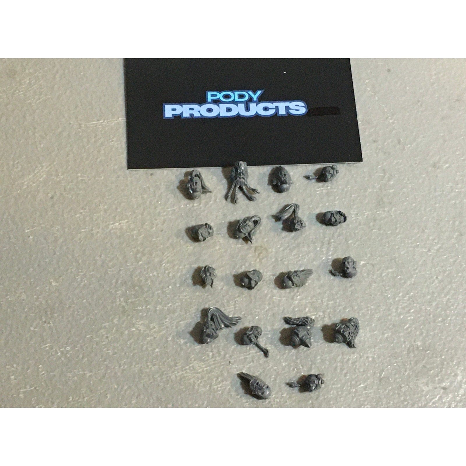 A33577 WARHAMMER 40K SPACE MARINES WOLVES BITS LOT HEADS GW GAMES WORKSHOP