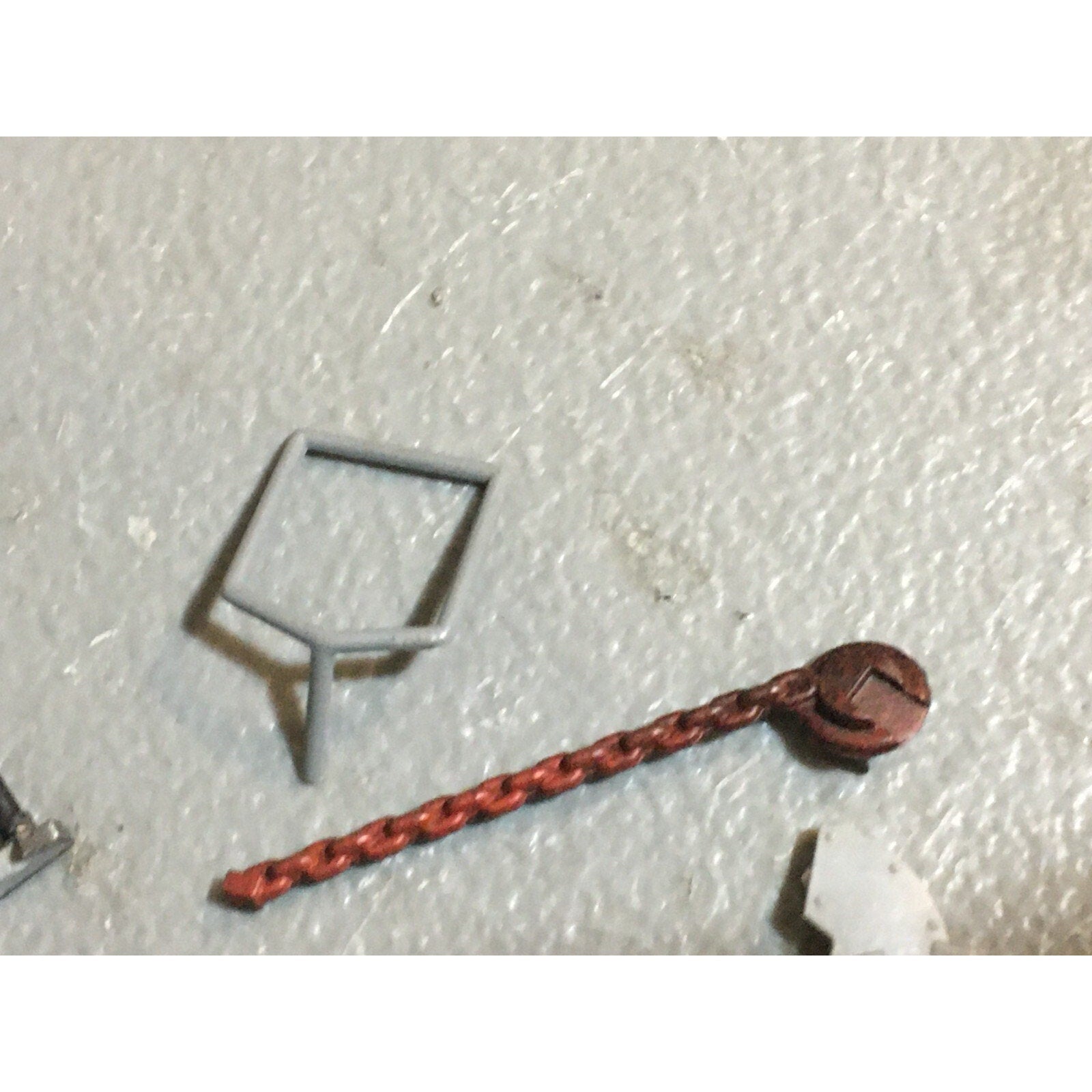 A18517 WARHAMMER 40K SPACE MARINES VEHICLE BITS & CAPTAIN MISS SWORD HAND GW