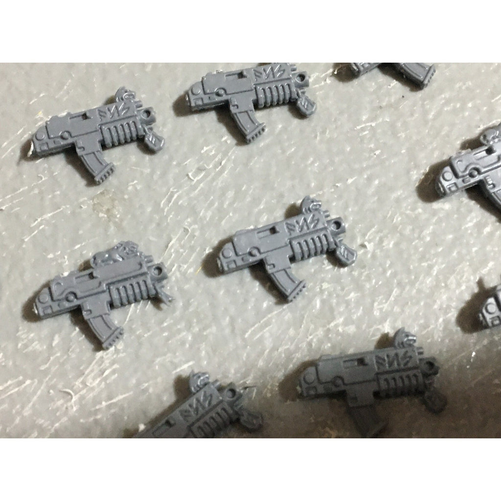 A22555 WARHAMMER 40K SPACE MARINES WOLVES BITS LOT BOLTERS CHAINSWORDS GW
