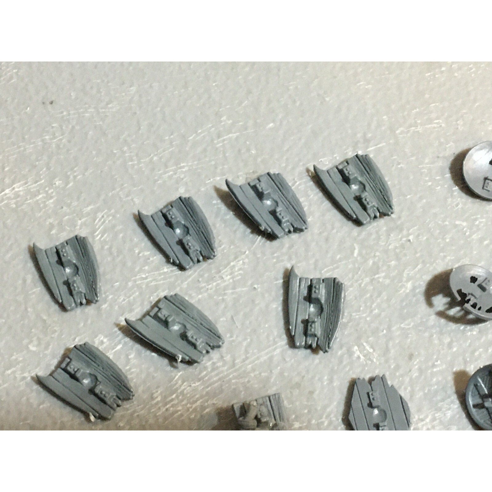 A23458 WARHAMMER FANTASY VAMPIRE COUNTS UNDEAD BITS LOT SHIELDS GW