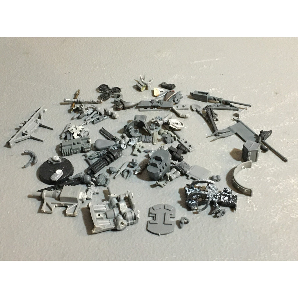 A23485 WARHAMMER 40K BITS LOT MIXED VEHICLE TANK WEAPON GAMES WORKSHOP GW