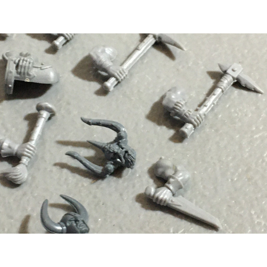 A22189 WARHAMMER FANTASY CHAOS MORTALS BITS LOT MIXED MARAUDER COMMAND & ARMS GW