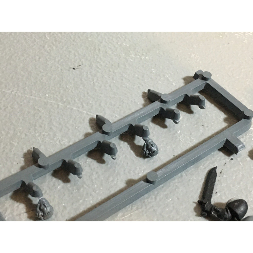 A21068 WARHAMMER 40K SPACE MARINES BITS LOT SCOUTS SHOTGUNS PISTOLS HEADS