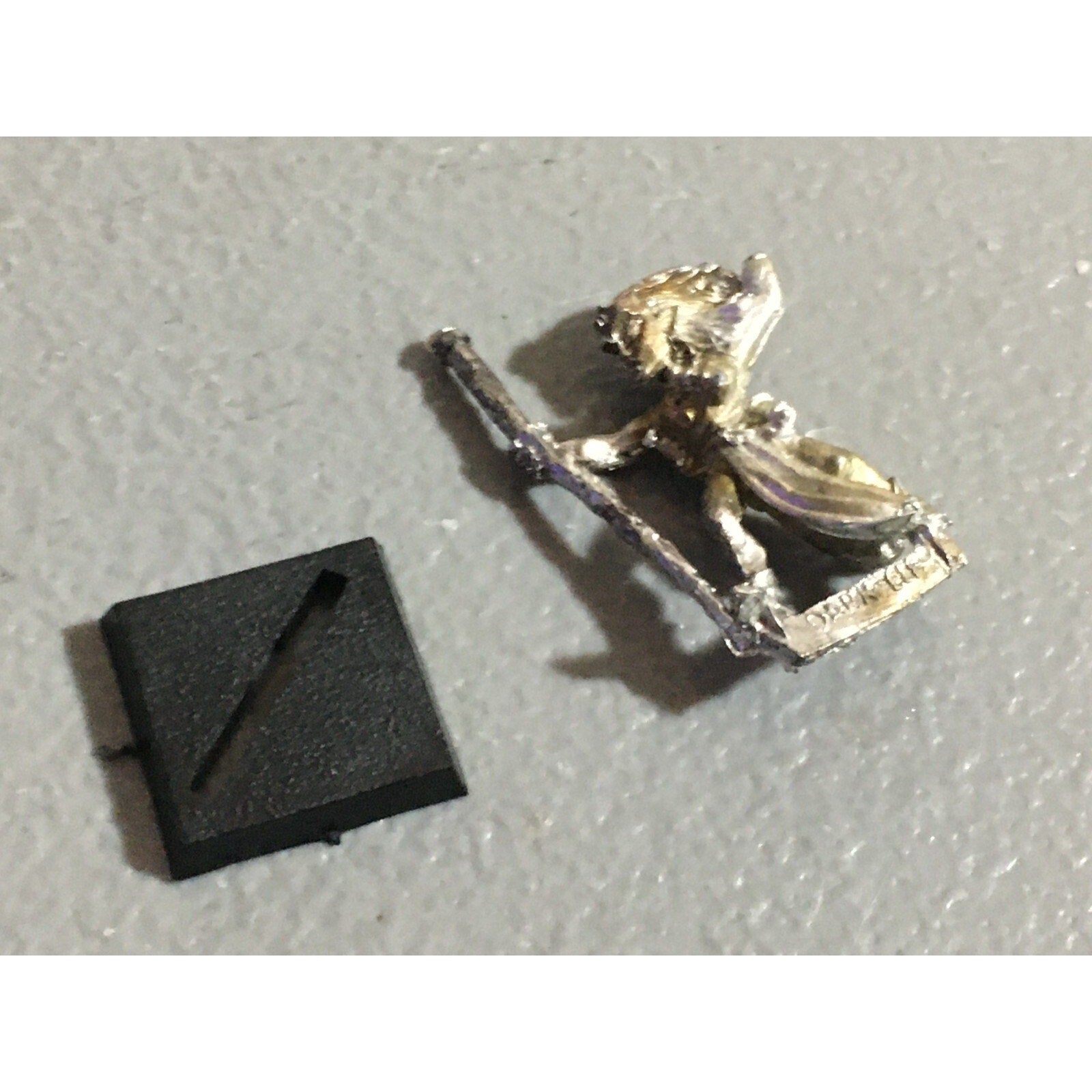 A22128 WARHAMMER FANTASY DARK ELVES METAL SORCERER OOP MISS STAFF TOP & HAND GW